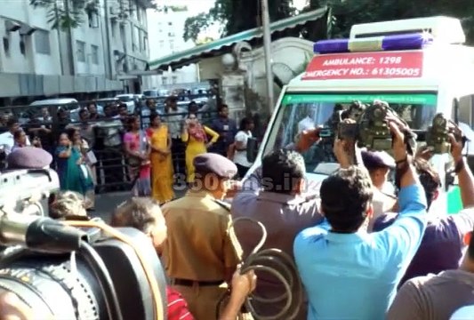 Vinod Khanna Passes Away- Bollywood Celebs Pay Tribute