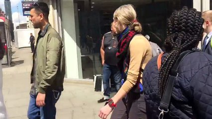 Il n'avait pas de talent, il a décidé de danser dans la rue... Why Not!