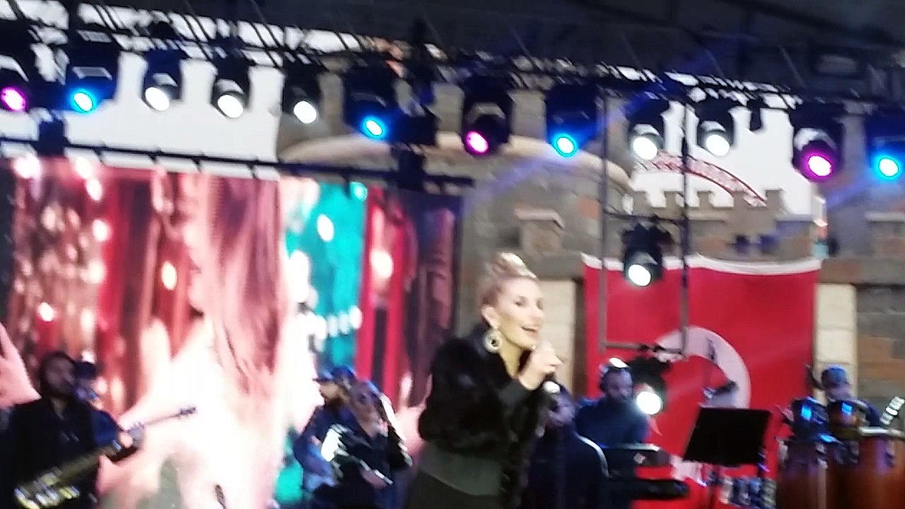 İrem Derici - Tek Taş (Vialand AVM) (22.04.2017)