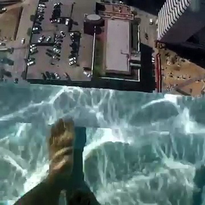 Etats-Unis : À Houston, on peut se baigner dans une piscine à 150 mètres de hauteur