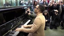 John Legend improvise un concert au piano dans la gare de Londres