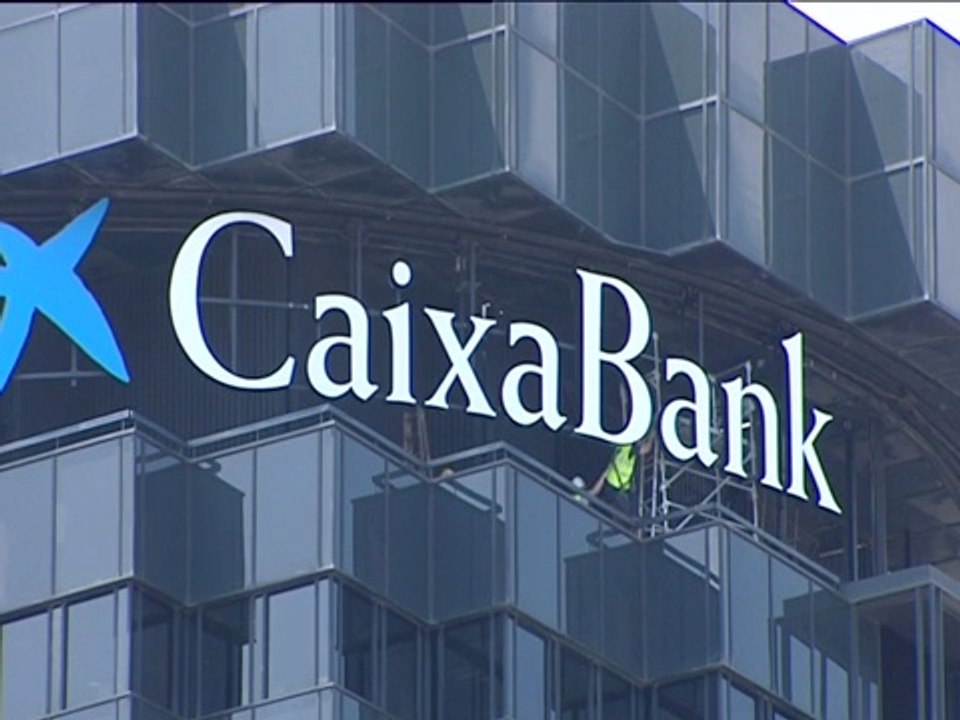 CaixaBank gana 403 millones hasta marzo, un 48% más, tras la integración del BPI
