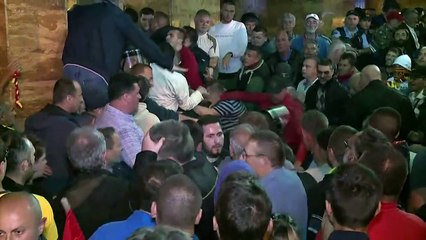 Macédoine: des manifestants font irruption au Parlement