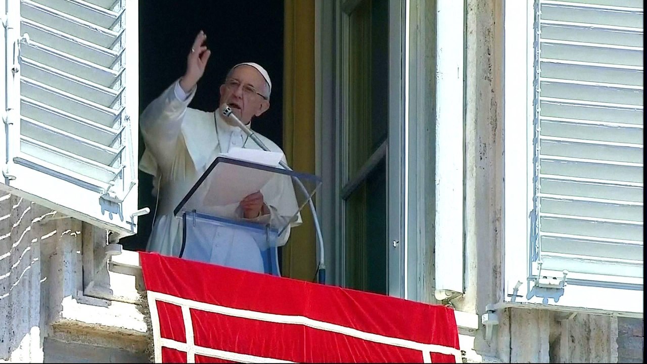 Pope Francis visits Egypt amid religious violence