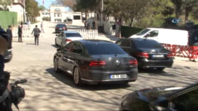 Cumhurbaşkanı Recep Tayyip Erdoğan, Ikby Başbakanı Neçirvan Barzani'yi Şu Sıralarda Mabeyn...