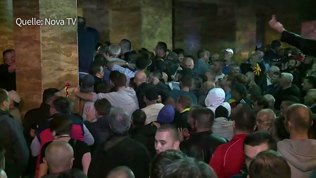 Hundert Verletzte bei Erstürmung von mazedonischem Parlament