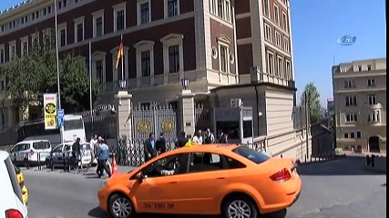 Almanya Başkonsolosluğu'nda Hareketli Dakikalar