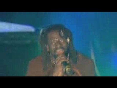 Tiken Jah Fakoly 'tonton d'america'