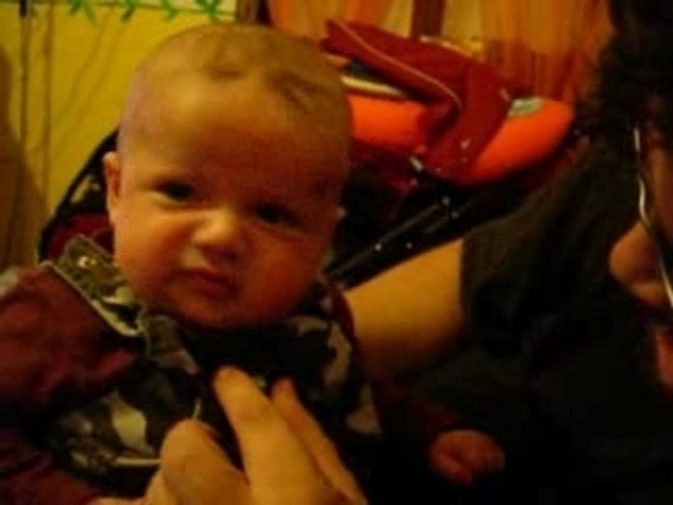 ethann pleure et rigole