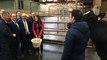Francois Hollande visite un élevage