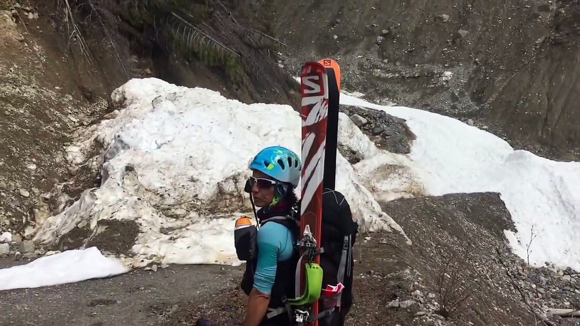 Des alpinistes capturent une avalanche spectaculaire dans les