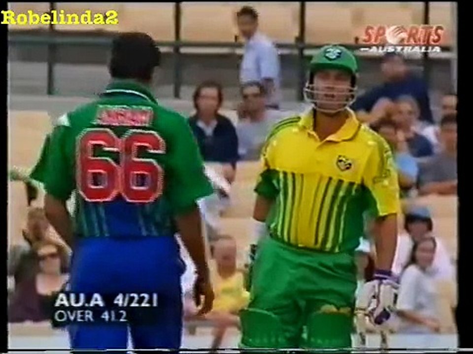 Wasim Akram sledges Australia,    1996