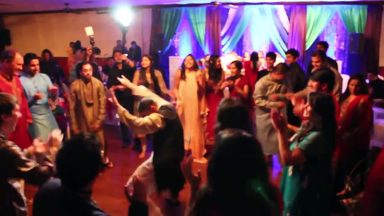 Superb Mehndi Dance in Pakistani Wedding