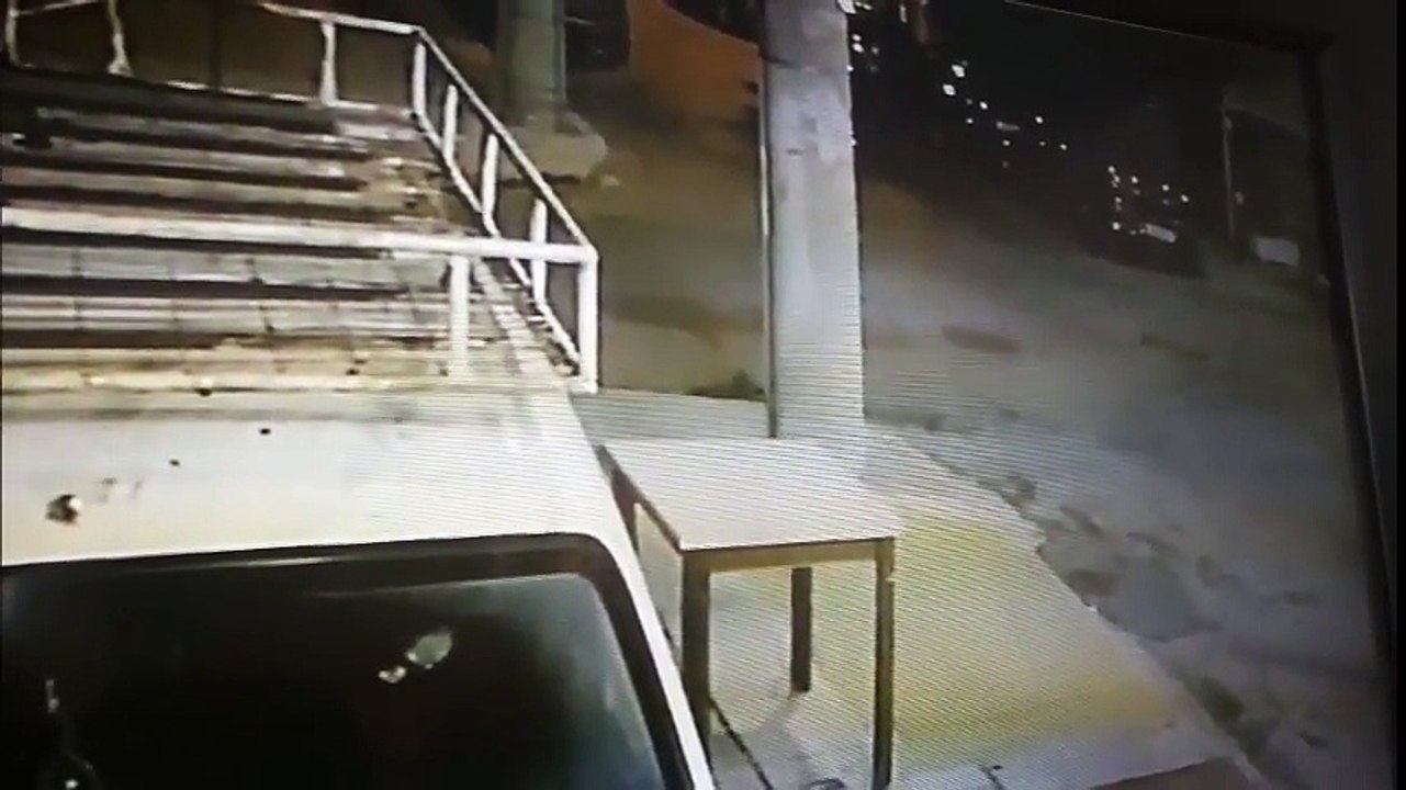 Βίντεο ντοκουμέντο: Η στιγμή που ο παιδοκτόνος πετά την 6χρονη στον κάδο