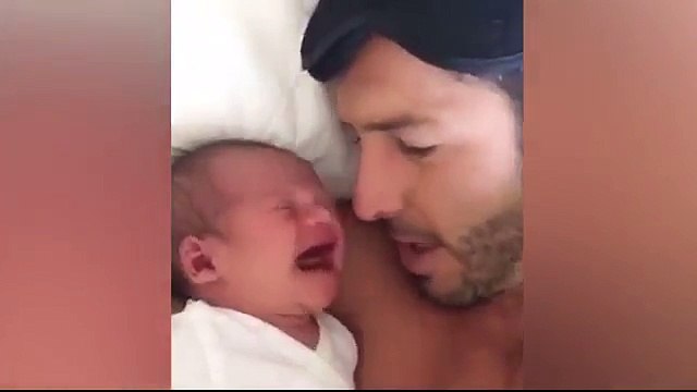Regardez comment ce bébé arrête de pleurer en quelques secondes après que son père lui fait ça