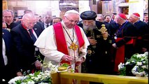 Papa Francisco visita igreja bombardeada pelo EI no Egito