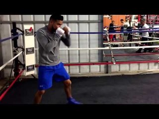 Abner Mares working at the gym - EsNews boxing