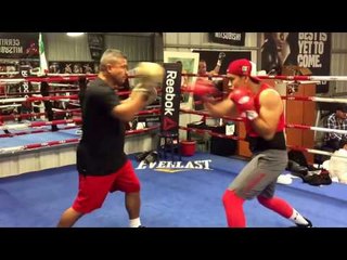 Robert Garcia working with Misael Rodriguez - EsNews boxing