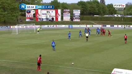 Coup franc lointain mal frappé par  Houla