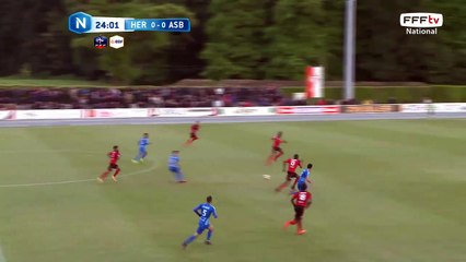 Bueno qui est lancé dans la profondeur mais sa frappe est trop écrasée