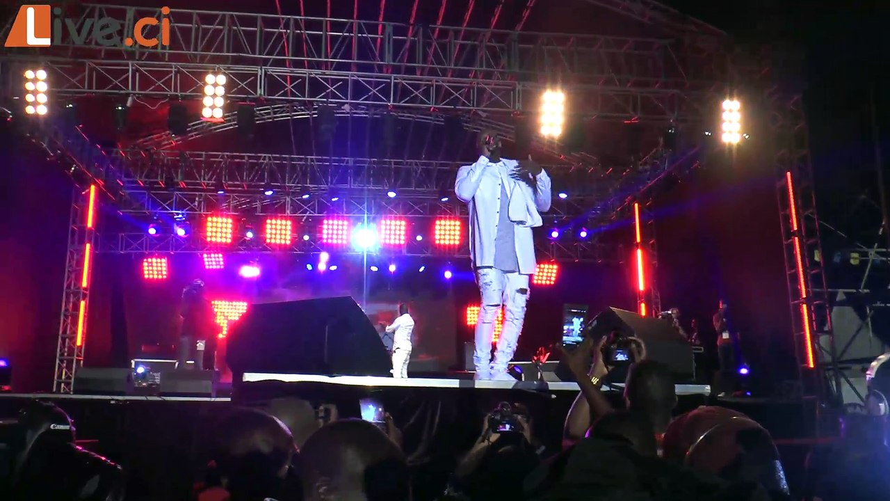 FEMUA 10 - Singuila en concert live a Anoumabo 1