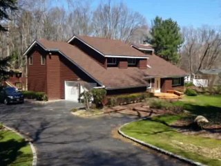 Dix Hills Home For Sale - 32 Hunting Hill Drive