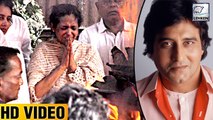 Vinod Khanna's Second Wife Kavita BREAKS DOWN During His Last Rites