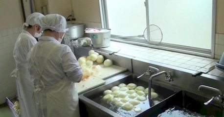 Japonya'daki İlkokullarda Öğle Yemeği Bakın Nasıl Oluyor!