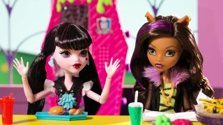 Monster High Ghouls Earn a Spring Vacay - Spring Into Action