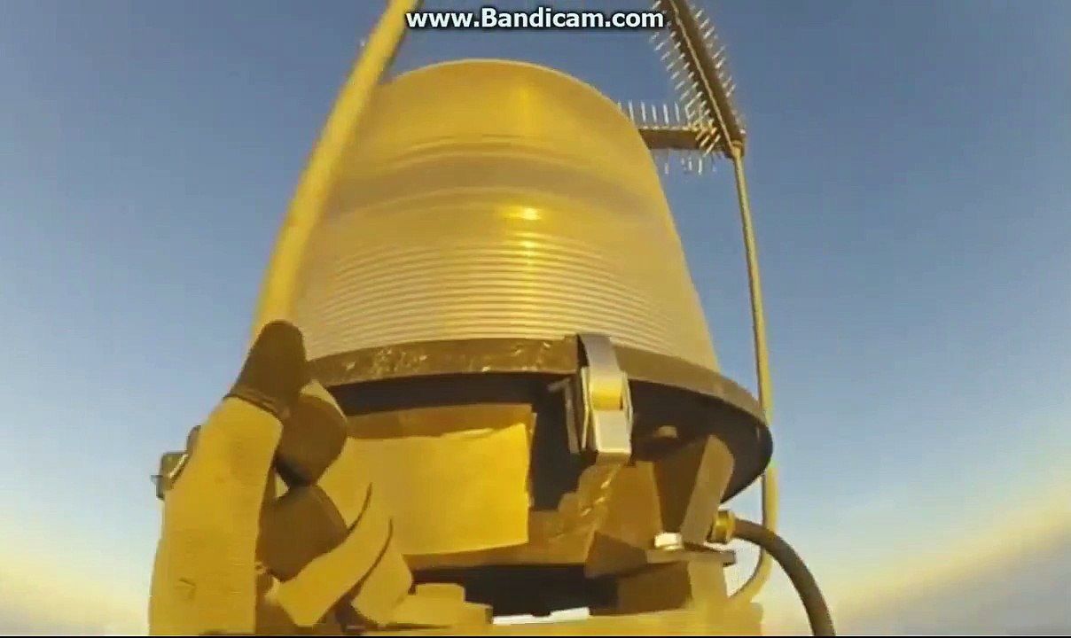 Changer une ampoule à 600 mètres d'altitude sur une tour