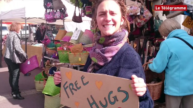 Morlaix. Des câlins gratuits sur le marché !