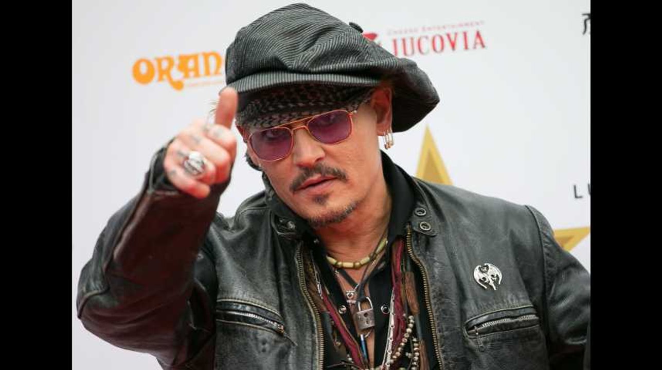 Johnny Depp accuse ses anciens managers d’être responsables de sa dette (Vidéo)