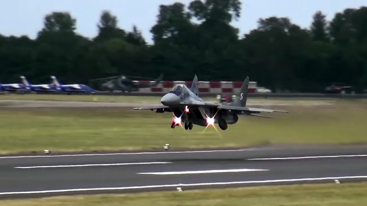 Vertical Takeoffs of Mig 29, F22, JF 17 Thunder and Eurofighter. Must watch.