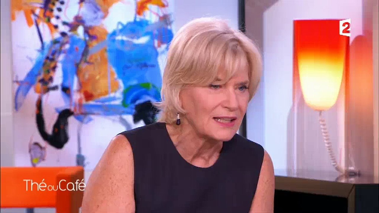 Charline Vanhoenacker critique la "connivence" entre les journalistes et les politiques