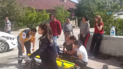 Yaralı Anne Kız Kazanın Şokunu Ağlayarak Atlatmaya Çalıştı