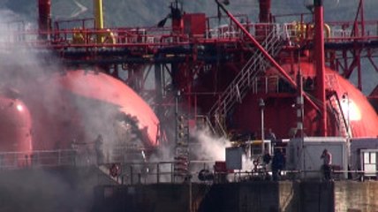 Körfez Açıklarında Lpg Tankeri Yandı: 9 Yaralı