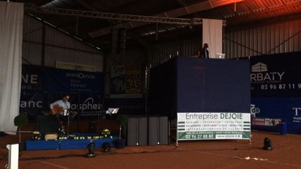 Les Harry Cover avant la finale messieurs de l'Open Kerbaty