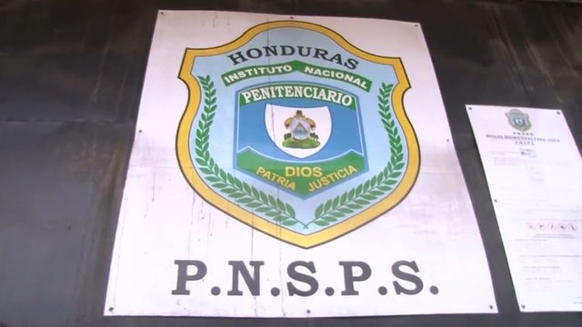 Familiares de reos trasladados al pozo exigen información sobre ellos