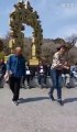 Ce papy chinois défonce tout en danse... Incroyable