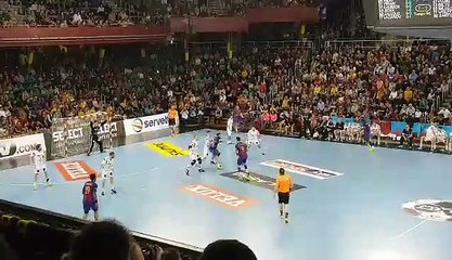 Hand | Kung-fu pour Barcelone qui fait se lever le public !