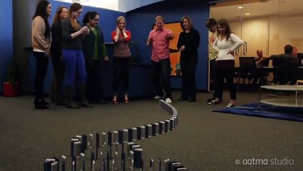 10,000 iPhone 5s' used as dominoes!