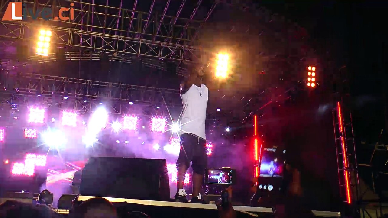 FEMUA 10 - Black M tout feu tout flamme a Anoumabo