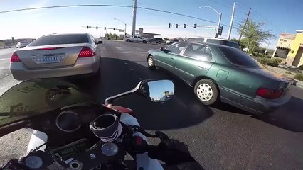 Pretty Girls Hiking In G STRINGS-i