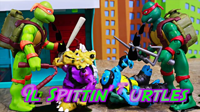 Teenage Mutant Ninja Turtles Spittin' Raphael Giant Robot Spills Oil on Triceraton and Slash Mutants-8eXUy