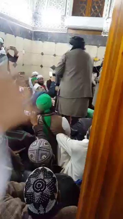 Manqabat Imam E Azam Abu Haneefa رحمتہ اللہ علیہ By Hujjah Tul Islam Syed Irfan Shah Mash'hadi At Holy Shrine Of Imam