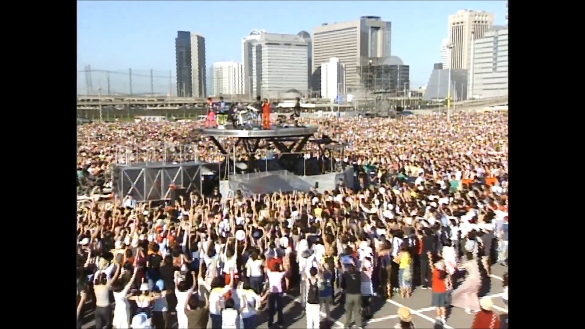 GLAY『SHUTTER SPEEDSのテーマ』 EXPO '99 SURVIVAL LIVE IN MAKUHARI