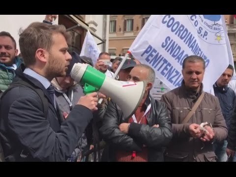Concorso Polizia Penitenziaria, centinaia di aspiranti agenti protestano a Roma (27.04.17)