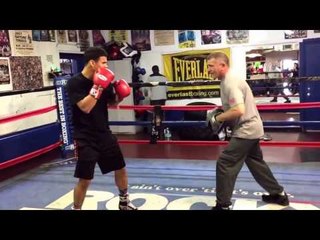 Rolando Romero on mitts - EsNews boxing