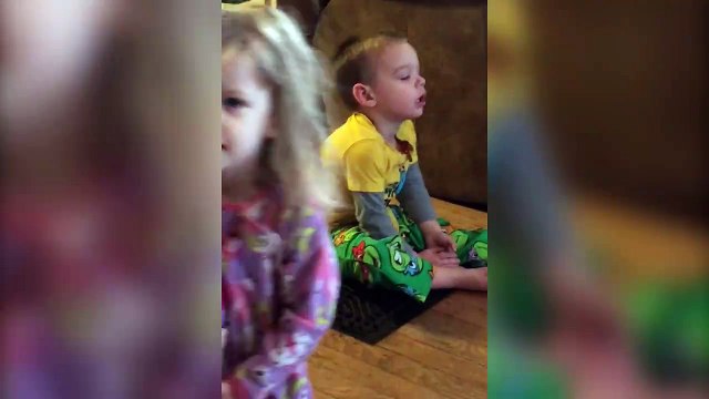 Ce gamin a voulu se lever tot ce samedi matin pour regarder les dessins animés... Dur de garder les yeux ouverts