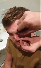 Piercing avec une épingle à nourrice dans le nez!!